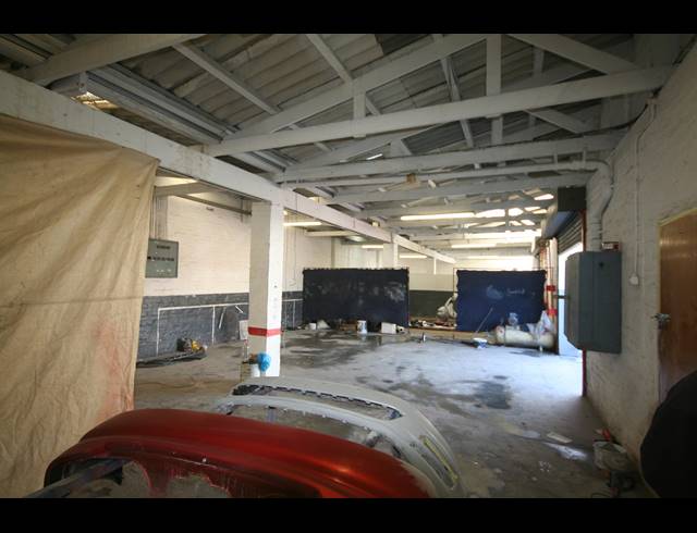 550M² FACTORY TO LET IN PAARDEN EILAND